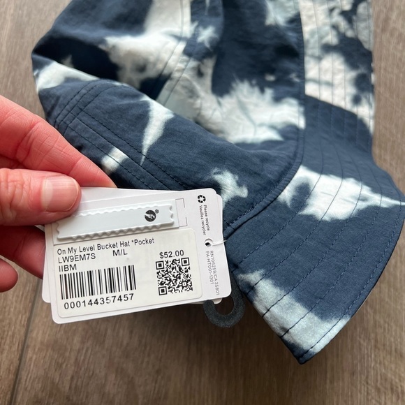 Lululemon On My Level Bucket Hat with Pocket in Indigo Ice Print Blue Multi